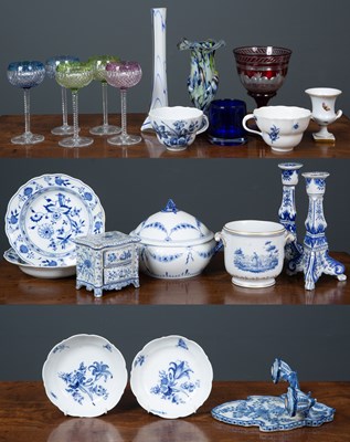 Lot 519 - A collection of glassware and ceramics to...