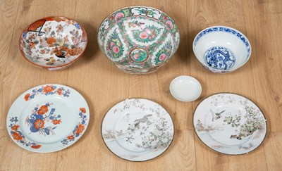 Lot 53 - A collection of Oriental porcelain to include...
