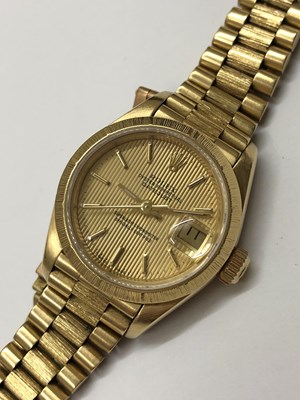 Lot 236 - A lady's 18ct gold 'Datejust' automatic...