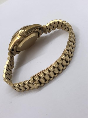 Lot 236 - A lady's 18ct gold 'Datejust' automatic...