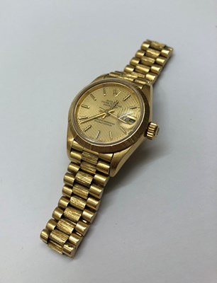 Lot 236 - A lady's 18ct gold 'Datejust' automatic...