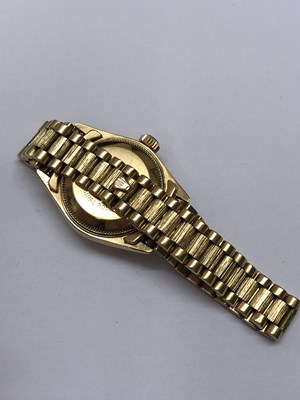 Lot 236 - A lady's 18ct gold 'Datejust' automatic...