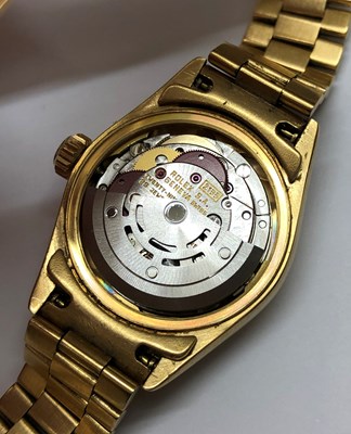 Lot 236 - A lady's 18ct gold 'Datejust' automatic...