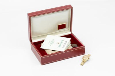 Lot 236 - A lady's 18ct gold 'Datejust' automatic...