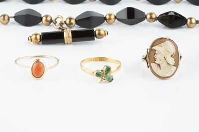 Lot 123 - A collection of jewellery, comprising a...