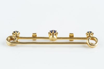 Lot 140 - A sapphire and diamond set bar brooch, the...