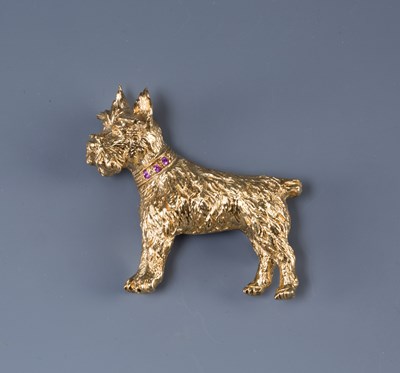 Lot 231 - Yellow precious metal brooch modelled as a dog...