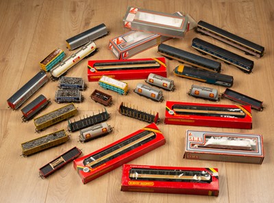 Lot 112 - A collection of toy trains to include Hornby...