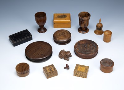 Lot 263 - Collection of treen to include: Tunbridge ware...