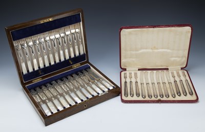 Lot 241 - Two cased cutlery sets the first a Walker &...