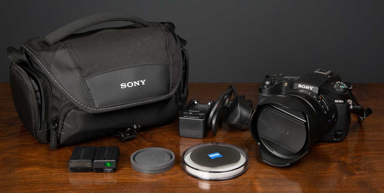 Lot 11 - A Sony DSC-RX10M3 Camera with a Vario-Sonnar