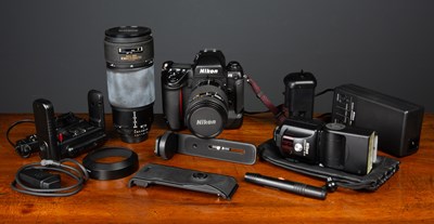 Lot 12 - Nikon F5 outfit to include an F5 Body 3133671,...