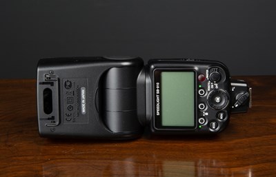 Lot 18 - A Nikon SB-910 Speedlight Flash with original...
