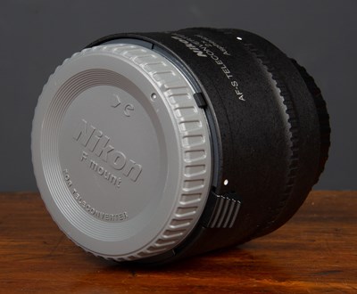 Lot 25 - A Nikon AF-S Teleconverter TC-20E III 2x...