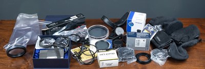 Lot 31 - A collection of cameras and accessories to...