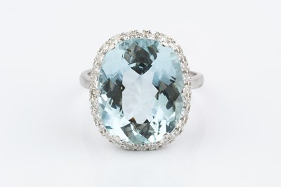 Lot 186 - An aquamarine and diamond cluster ring, the...