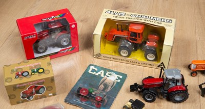 Lot 106 - A collection of toy tractors to include an...
