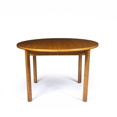 Lot 63 - Late 20th Century Light oak, extending dining...