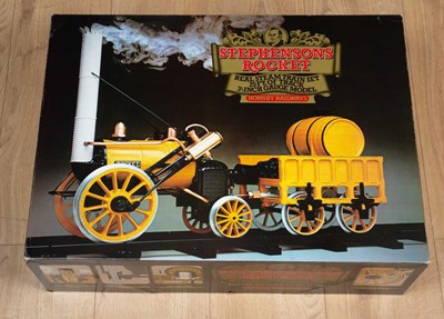 Lot 138 - A Hornby live steam Stephensons Rocket, Set G100