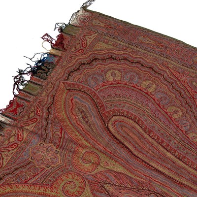 Lot 319 - 20th Century paisley shawl or throw with open...