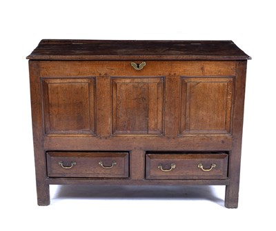 Lot 15 - Oak mule chest circa 1800, with lift up top...