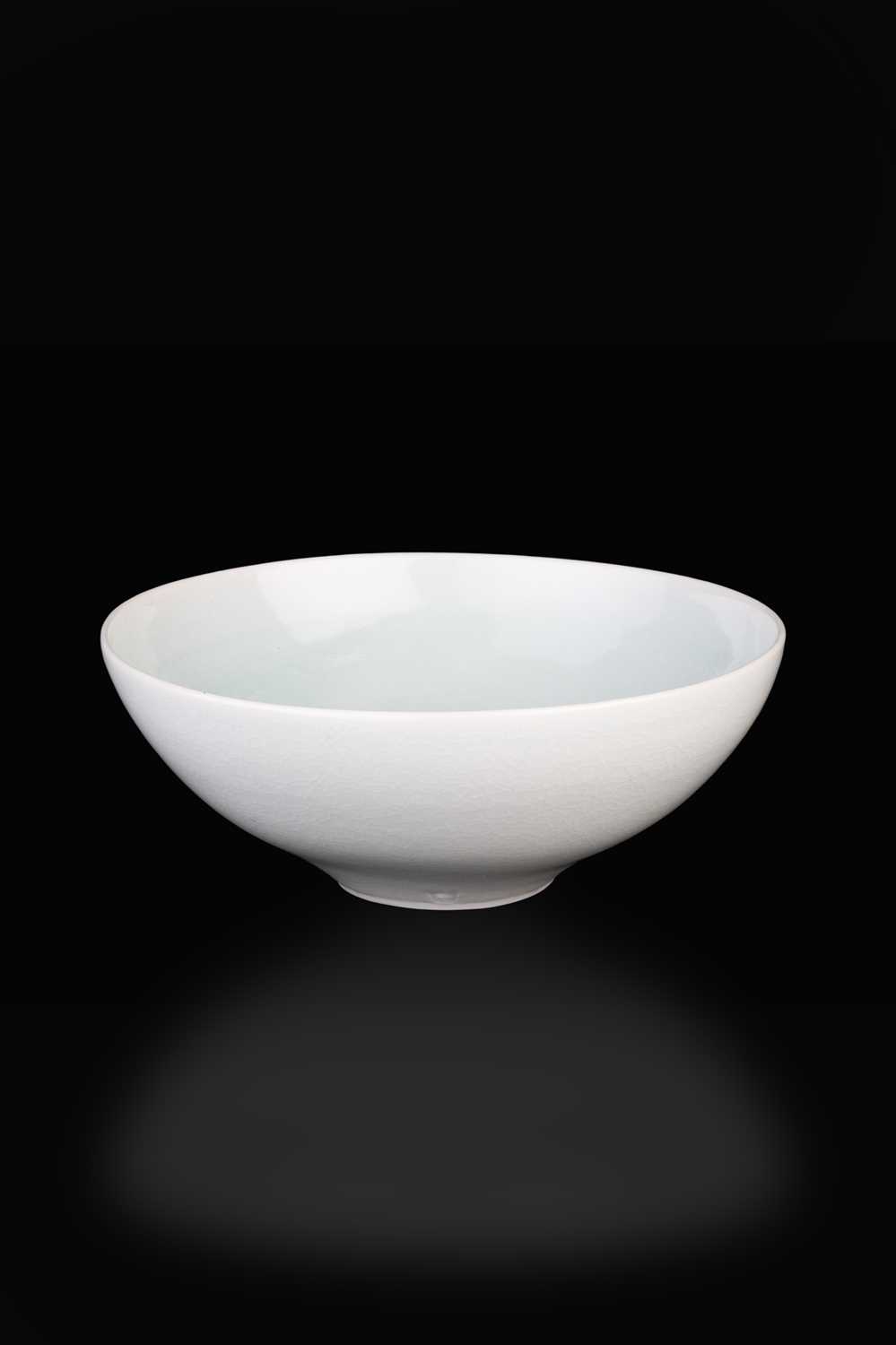 Lot 634 - Edmund De Waal (b.1964) Bowl porcelain, with...