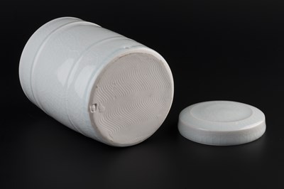 Lot 632 - Edmund De Waal (b.1964) Jar and cover...