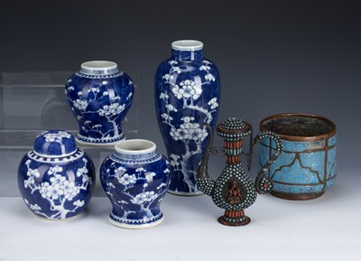 Lot 292 - Four blue and white prunus pattern pieces ...