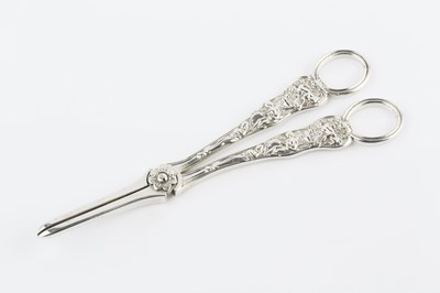 Lot 392 - A pair of mid Victorian silver grape scissors,...