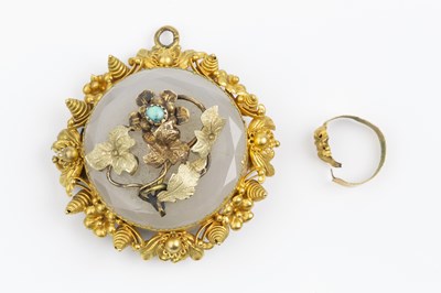 Lot 39 - A 19th century pendant/brooch, centred with a...