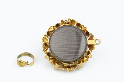 Lot 39 - A 19th century pendant/brooch, centred with a...