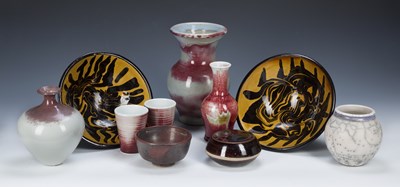 Lot 350 - Collection of studio ceramics to include:...