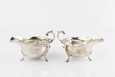 Lot 380 - A pair of Edwardian silver sauce boats, with...