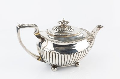 Lot 406 - A George IV silver tea pot, with gadrooned...