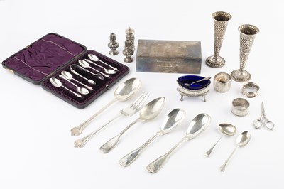 Lot 424 - A collection of assorted small silver items,...