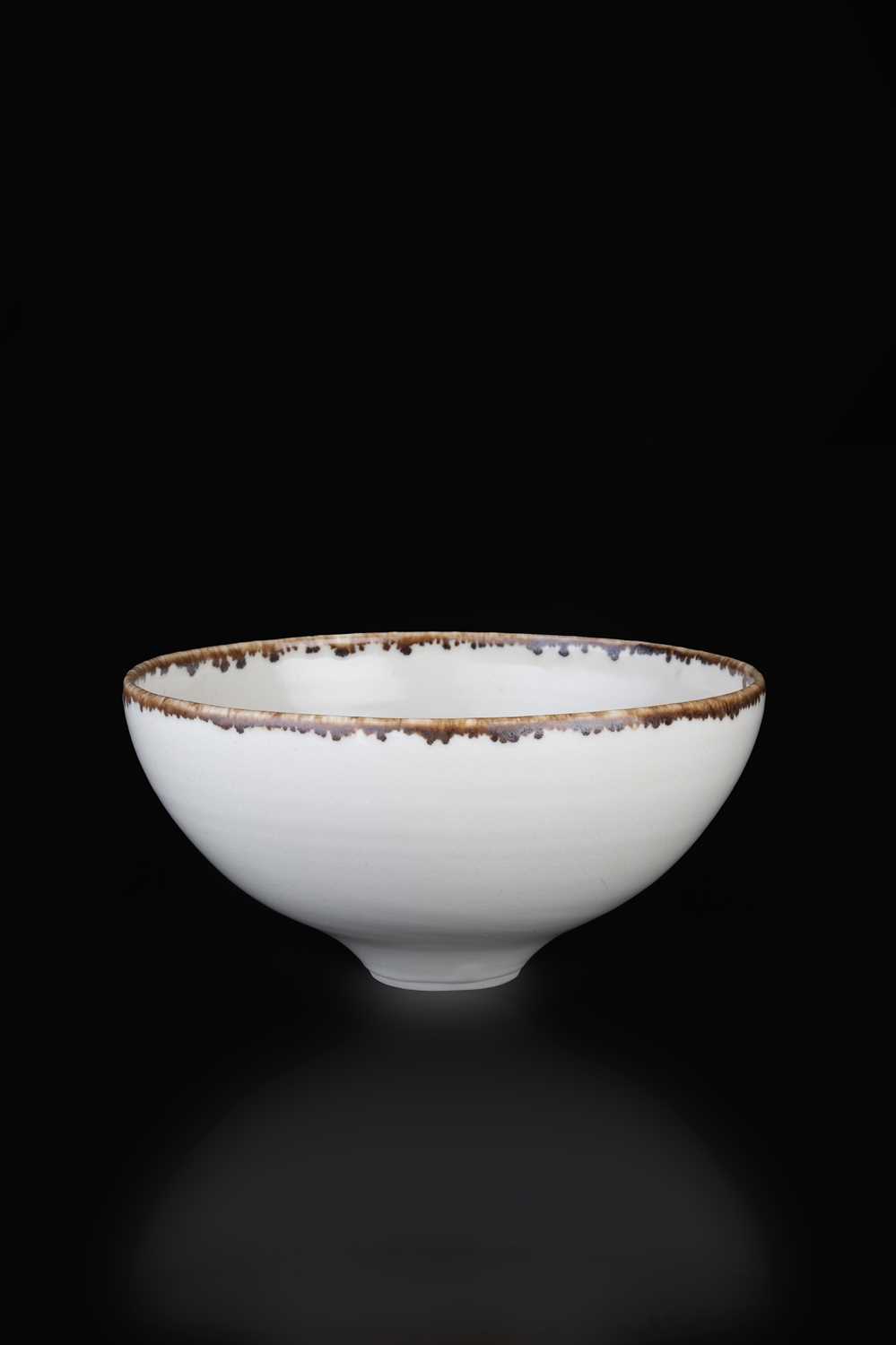 Lot 633 - Edmund De Waal (b.1964) Footed bowl porcelain,...