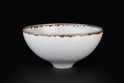 Lot 633 - Edmund De Waal (b.1964) Footed bowl porcelain,...