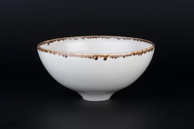 Lot 633 - Edmund De Waal (b.1964) Footed bowl porcelain,...