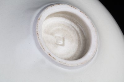 Lot 633 - Edmund De Waal (b.1964) Footed bowl porcelain,...