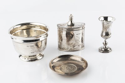 Lot 427 - An Edwardian silver small tea caddy, of oval...