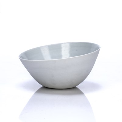 Lot 298 - Sue Paraskeva (Contemporary) porcelain bowl,...