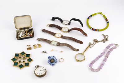 Lot 91 - A collection of jewellery, to include a yellow...