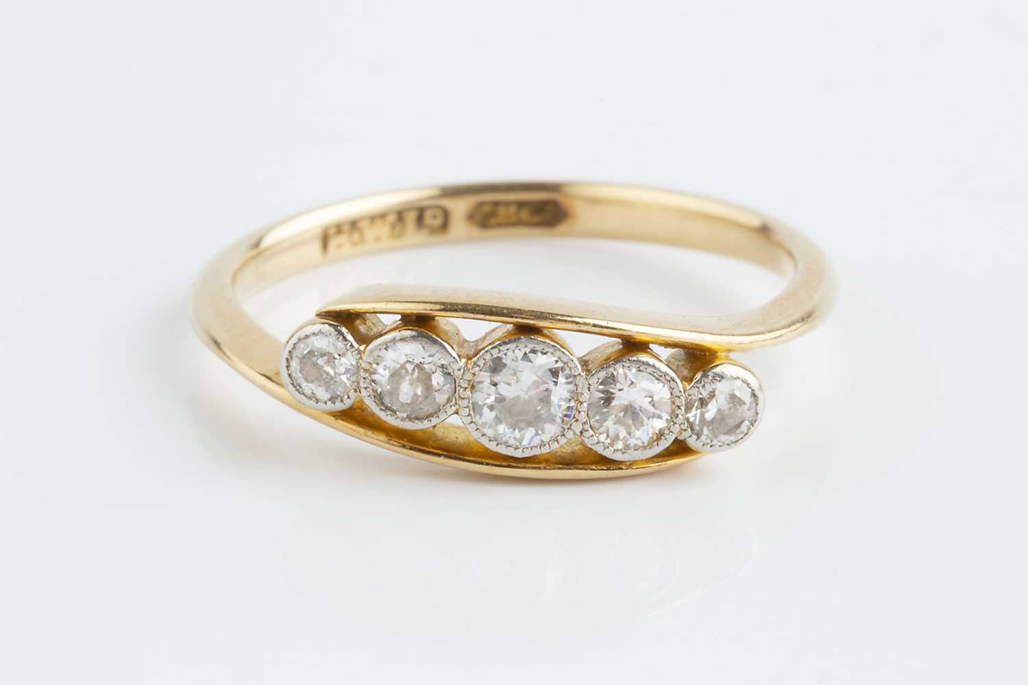 Lot 75 - A diamond five stone ring, of crossover design,...