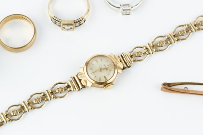 Lot 99 - A collection of jewellery, comprising a...