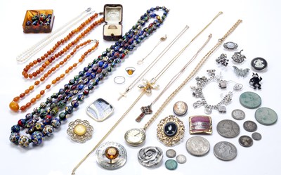 Lot 467 - Collection of costume jewellery to include:...