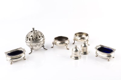 Lot 432 - A pair of George III silver circular salts,...