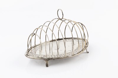 Lot 433 - A George III silver toastrack, the navette...