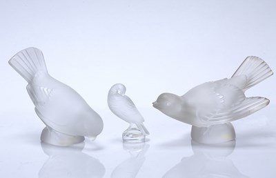 Lot 414 - René Lalique (1860-1945) three glass birds,...