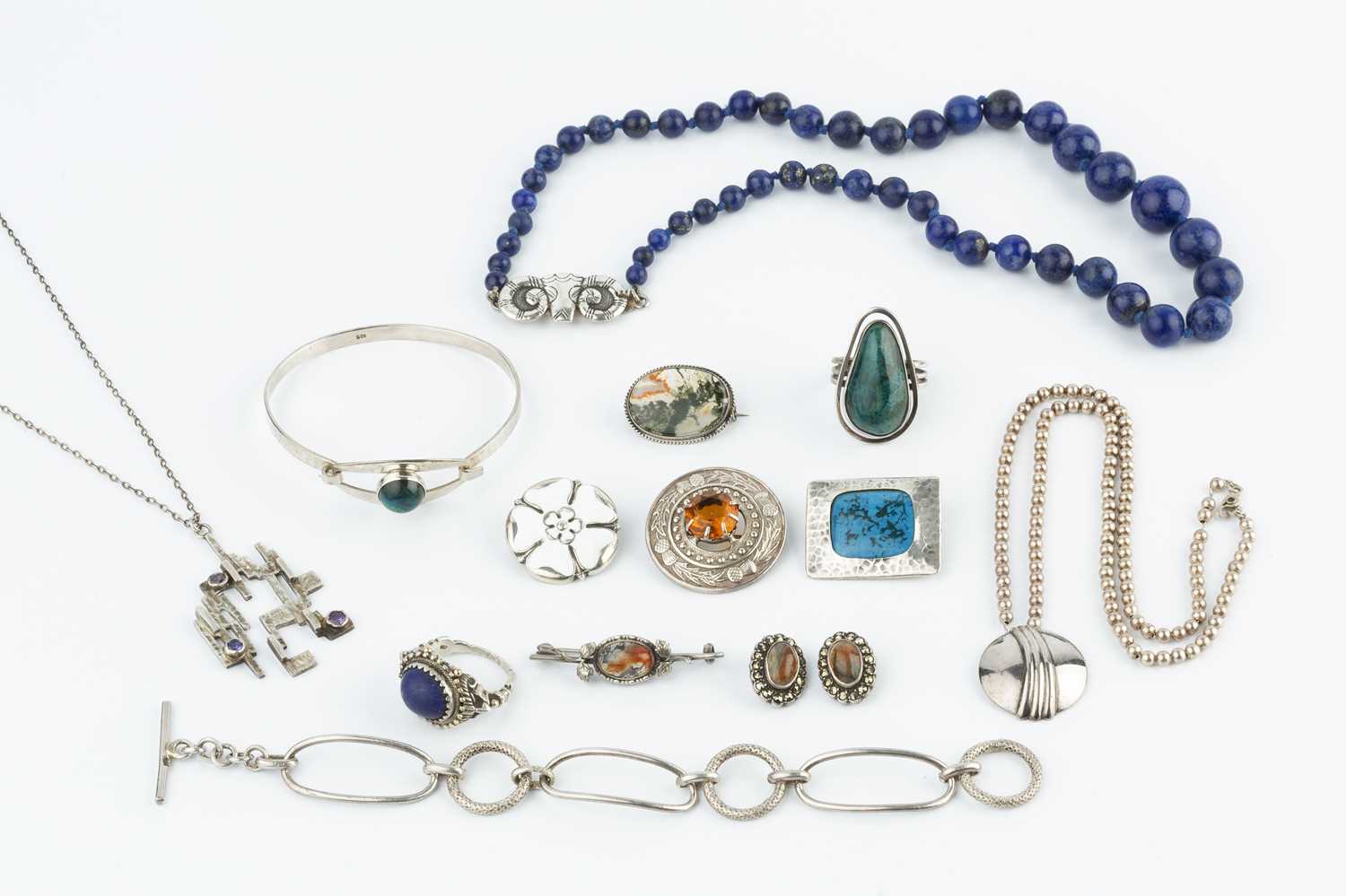 Lot 128 - A collection of jewellery, comprising a lapis...