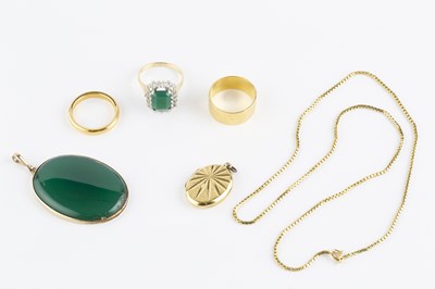 Lot 107 - A collection of jewellery, comprising a 22ct...